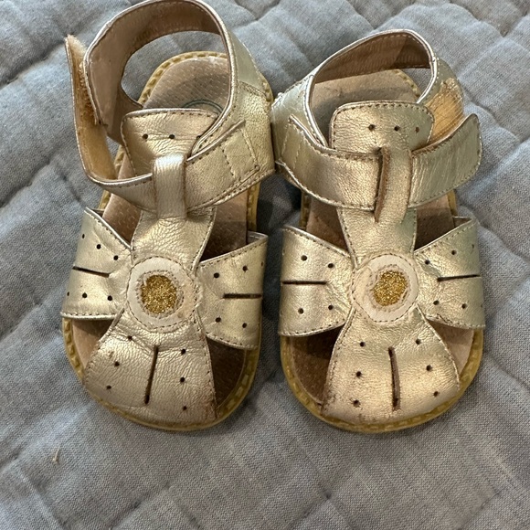 Livie & Luca’s Celestina Gold Sandals Sz 7 - Picture 1 of 2